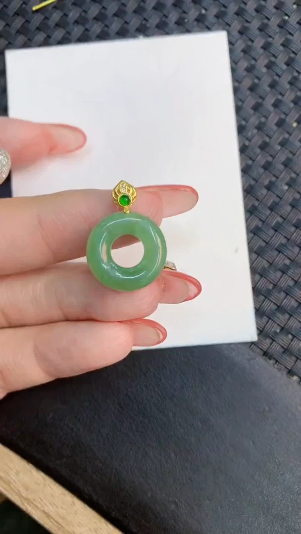 颈饰未镶嵌翡翠1