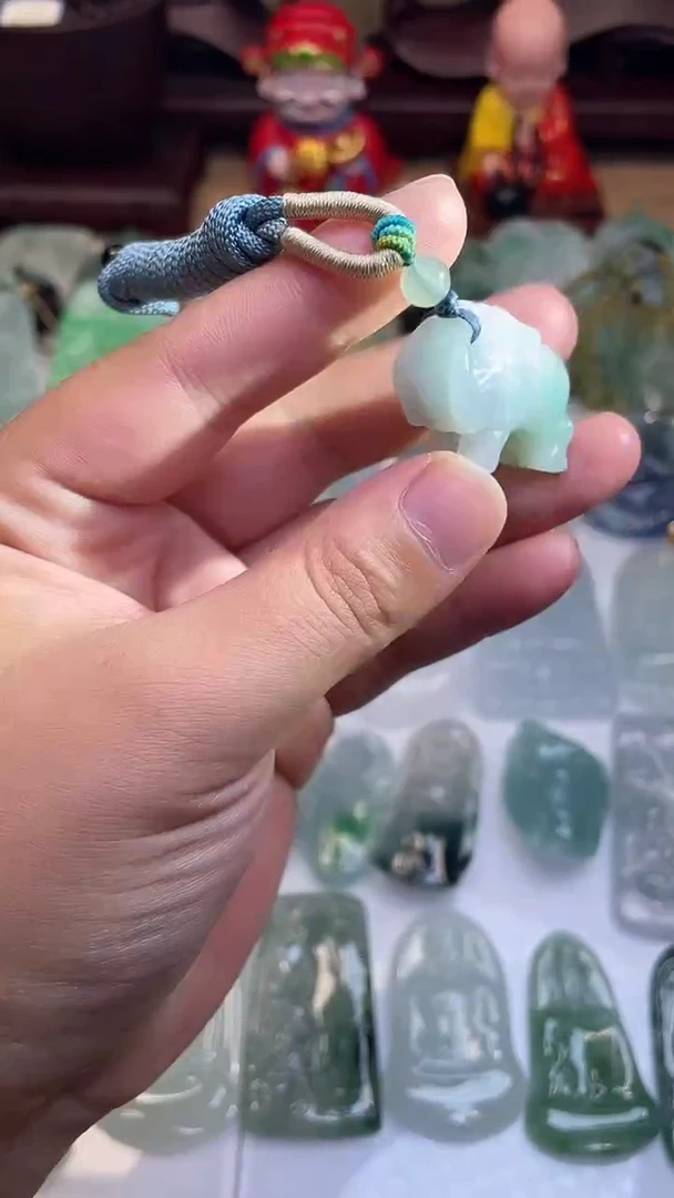 颈饰未镶嵌翡翠象