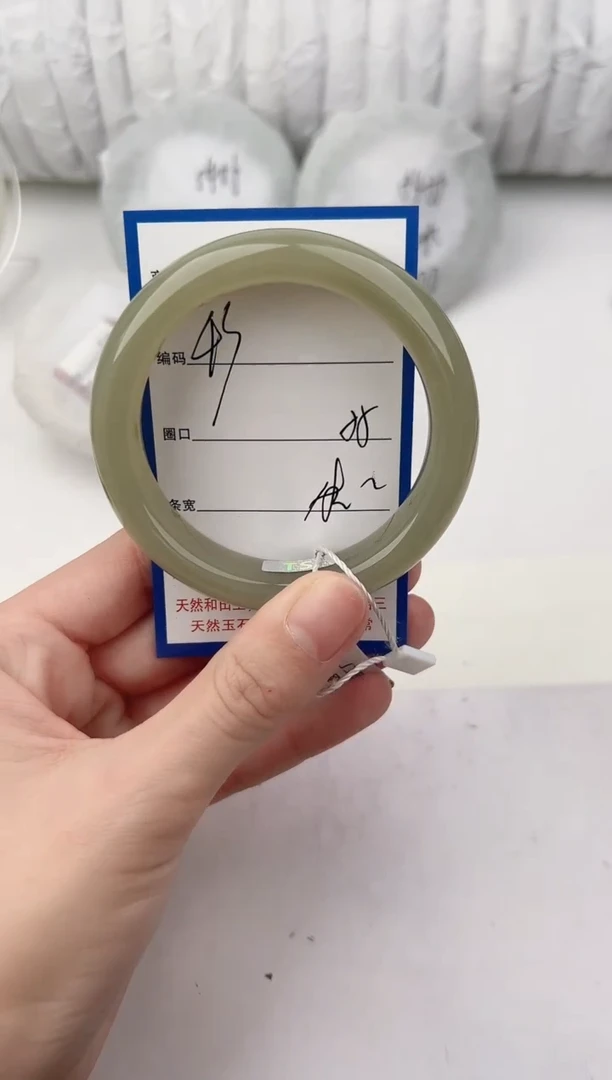 未镶嵌手镯和田玉43颜色微差无瑕疵