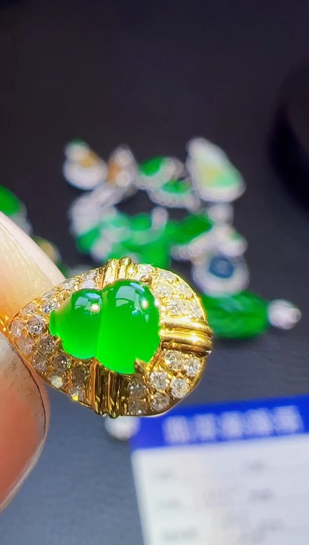 颈饰18K金镶嵌翡翠用****8翡翠