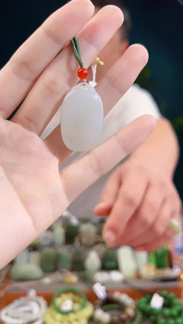 颈饰未镶嵌和田玉一物一证 拍一单发一个