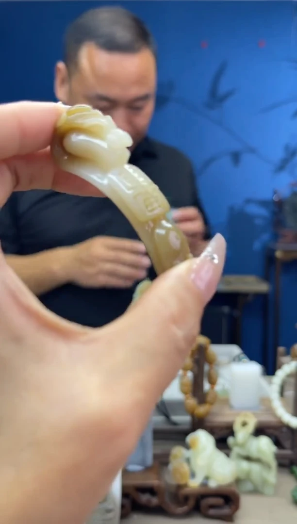和田玉未镶嵌颈饰1
