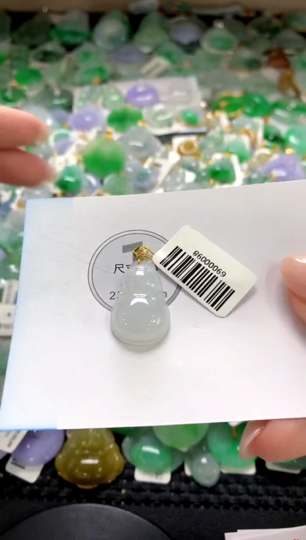 翡翠未镶嵌颈饰1111111111111111