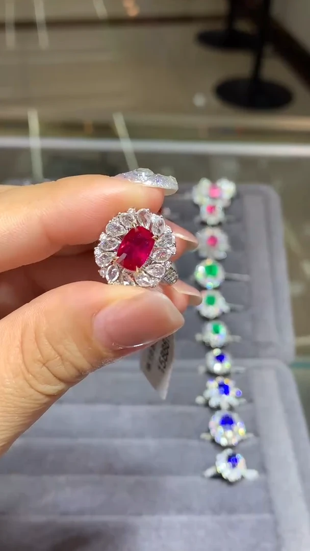 18K金镶嵌戒指红宝石2.01CT