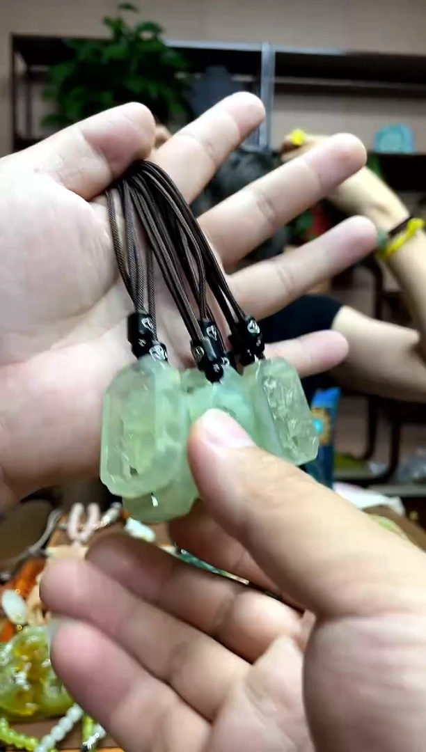 未镶嵌岫玉吊坠多样性发货发其中之一