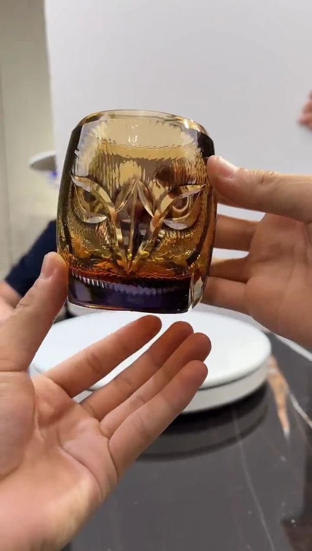 摆件鹰象琥珀金威士忌杯