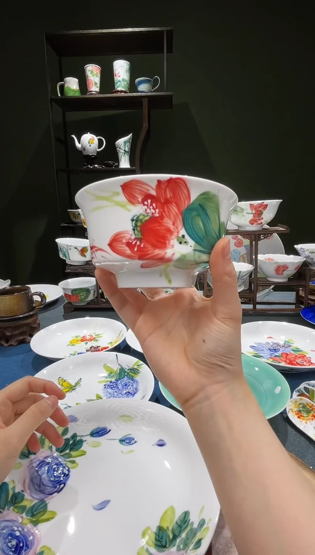 其他景德镇高温釉下彩4.75英寸金钟碗红荷鱼