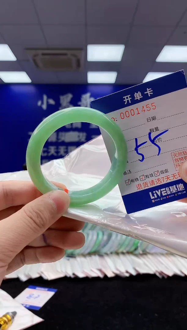 翡翠手镯未镶嵌4天然翡翠默认有瑕完美主义者勿拍