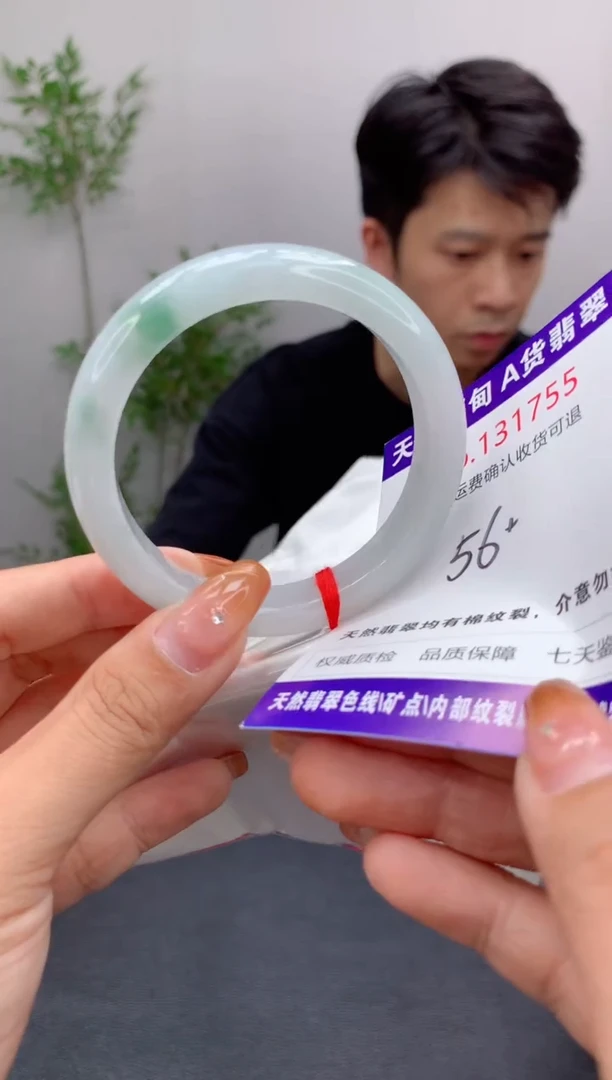 未镶嵌手镯翡翠有纹，完美者勿拍