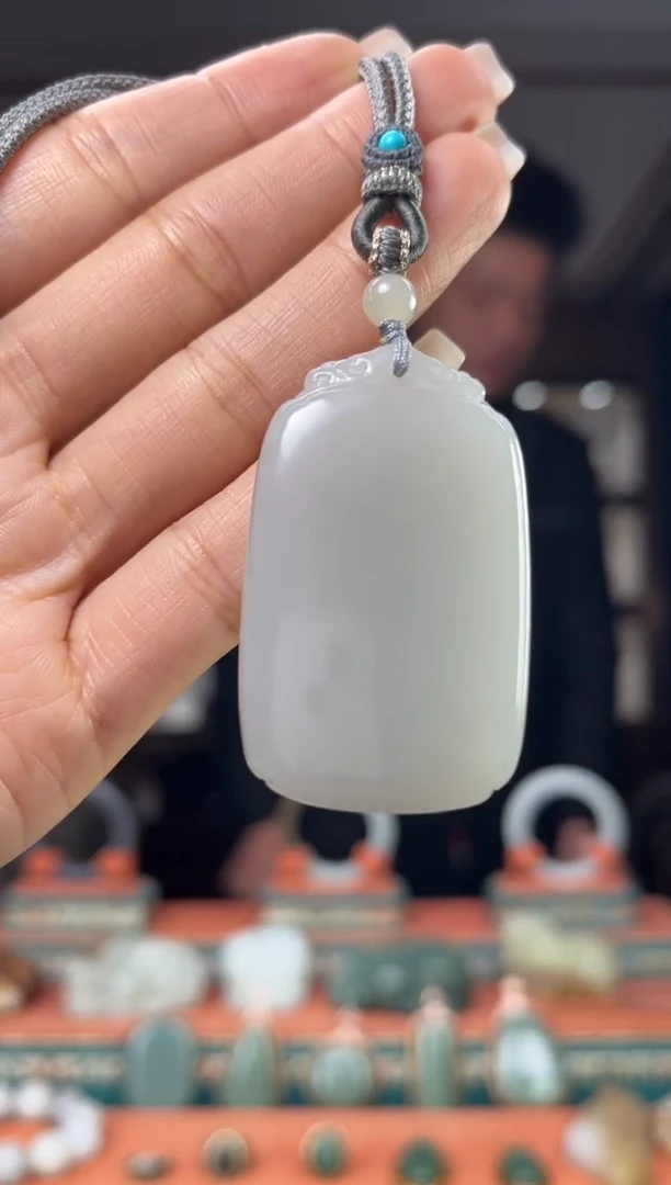 颈饰未镶嵌和田玉佩佩