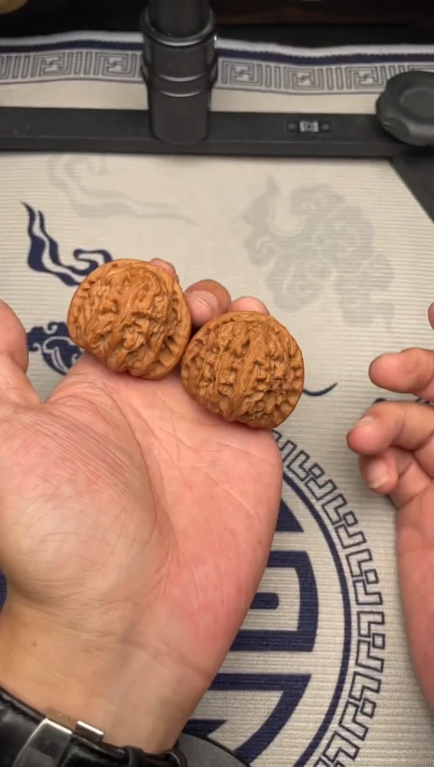 文玩核桃吊坠白狮子40