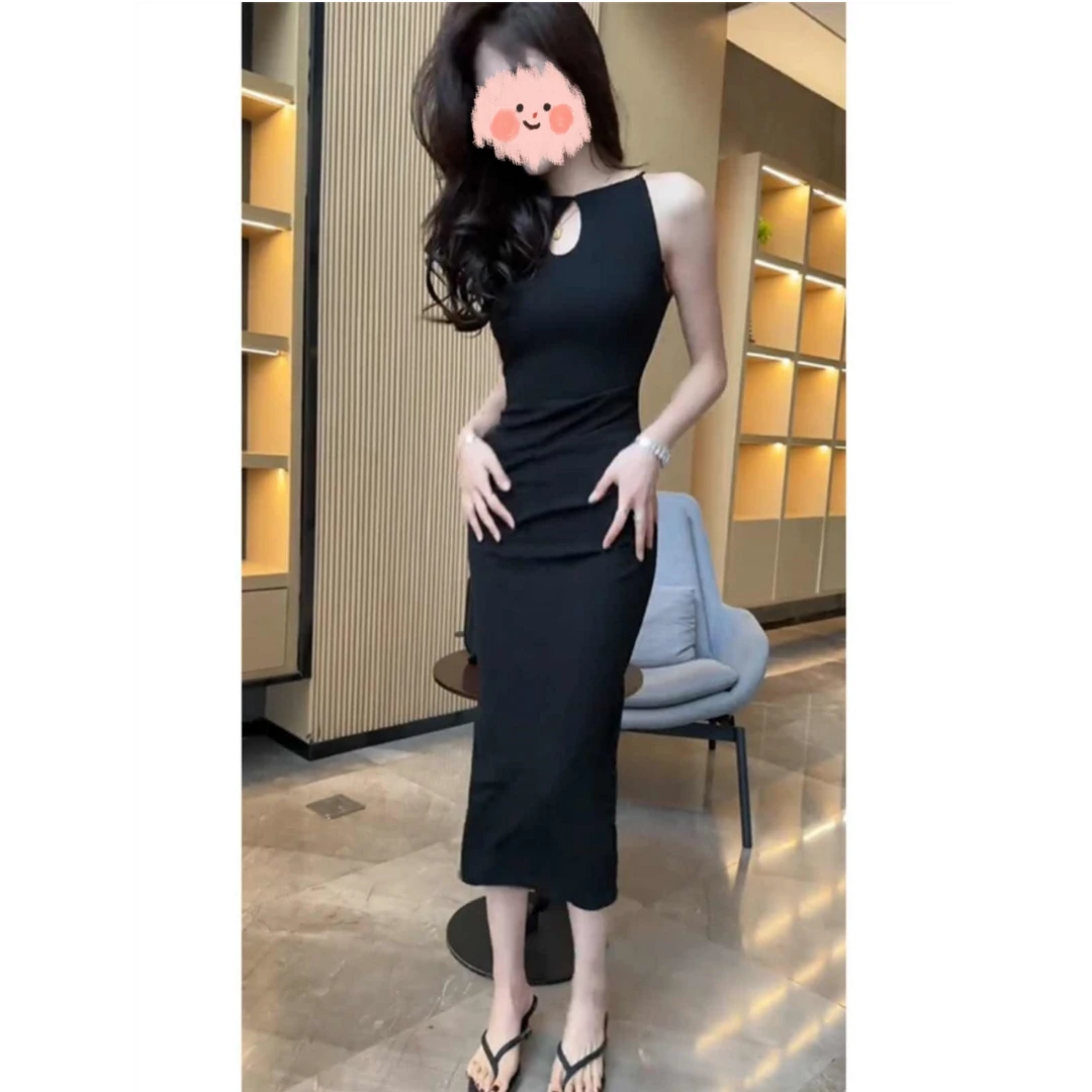纯欲辣妹镂空挂脖吊带连衣裙女2025夏季新款收腰显瘦皱褶开叉长裙