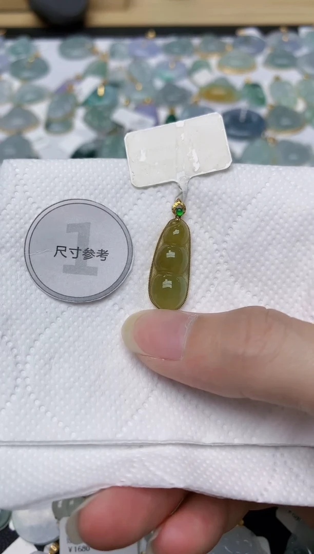 翡翠18K金镶嵌颈饰天然A货翡翠
