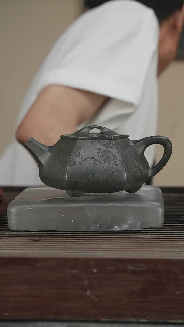 茶壶紫砂省大师，带证300CC221号