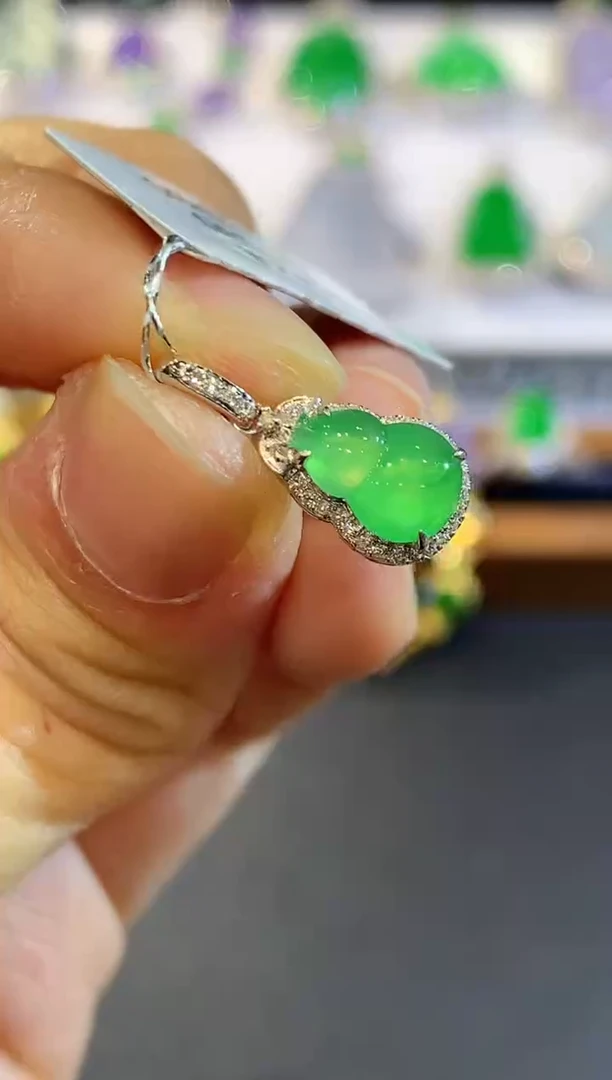 翡翠18K金镶嵌吊坠(不含链)L多样性发其一