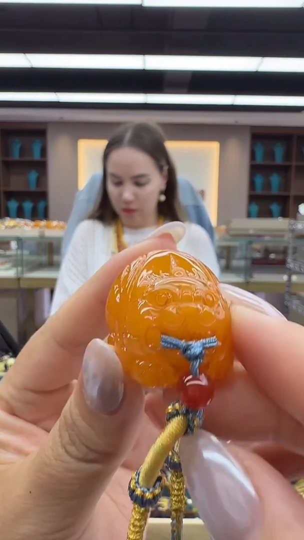 琥珀颈饰未镶嵌198秒拍号 假一罚三