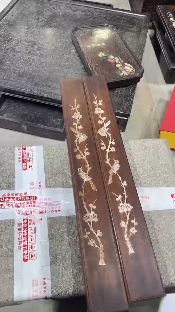 木海黄镶嵌镇尺一对