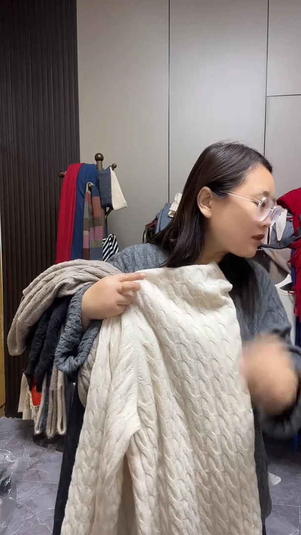 麻花羊绒衫米色666