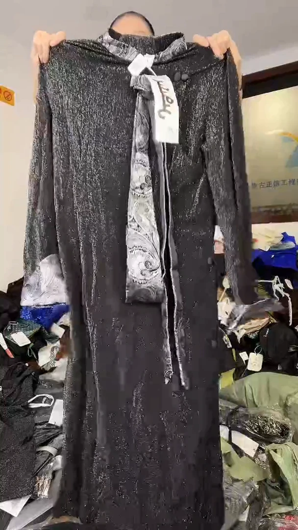 袍子   L码  110-120斤（黑银）