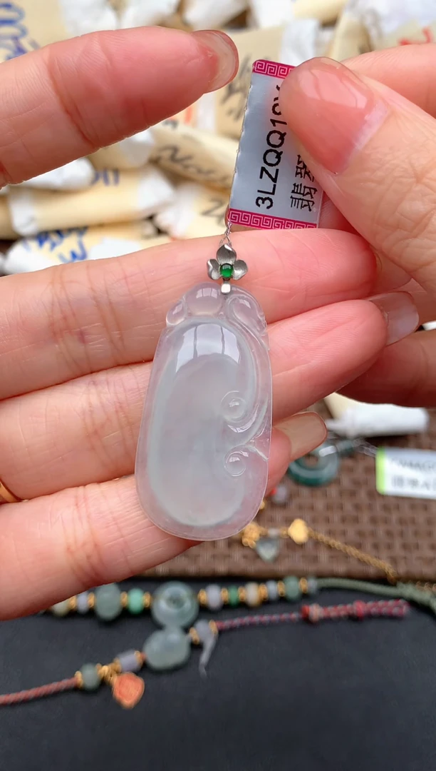 18K金镶嵌挂件翡翠—