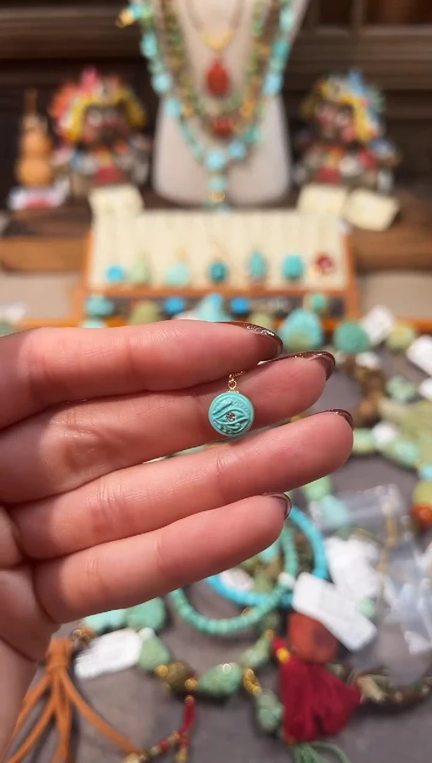 18K金镶嵌绿松石提溜荷鲁斯之眼