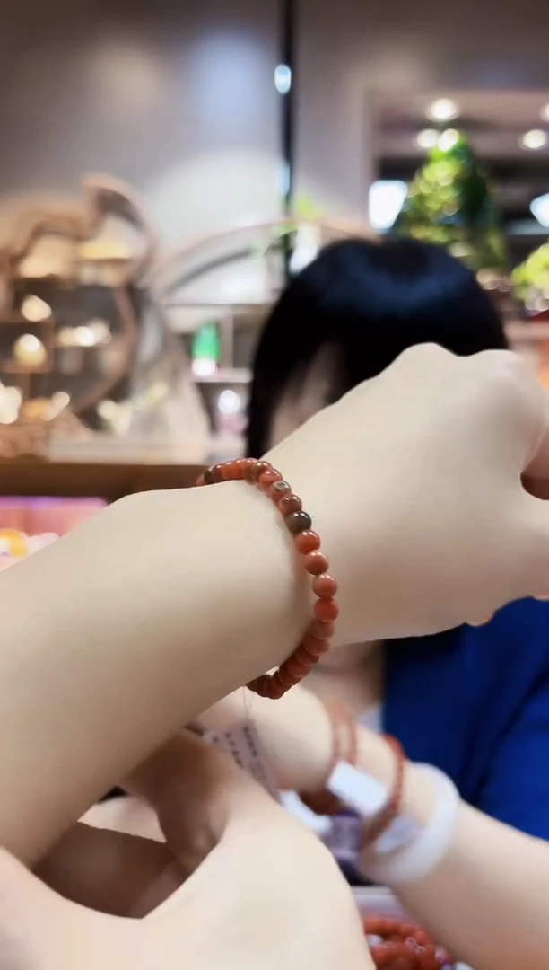 颈饰未镶嵌南红玛瑙手链