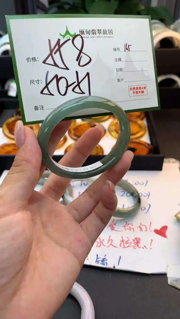 未镶嵌定制翡翠毛货需精细抛光+多人