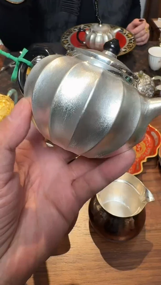 【闪购商品】'呆坐 雪花纹如意祥灯壶-------