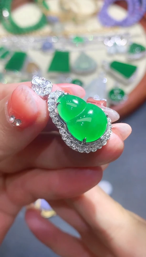 18K金镶嵌定制翡翠47团购