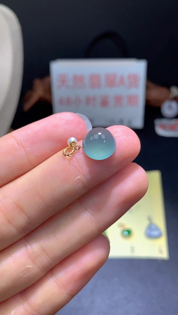 翡翠18K金镶嵌颈饰翡翠吊坠