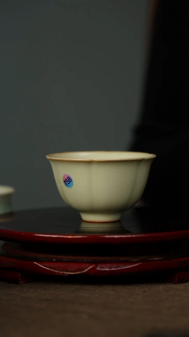 全品 粉青 花口杯 带底款