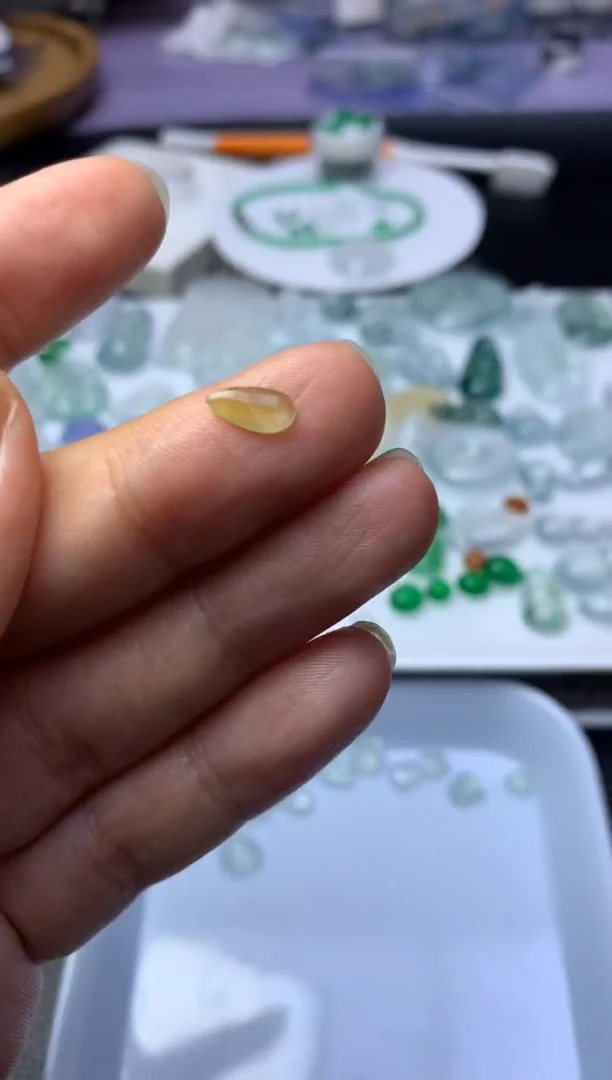 未镶嵌定制翡翠毛货