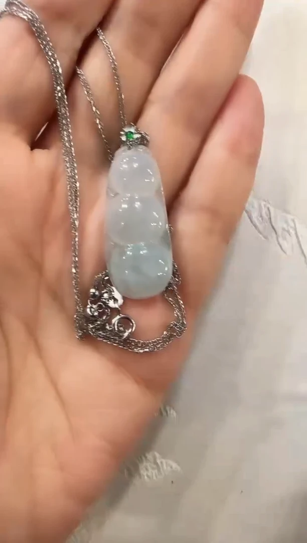 颈饰18K金镶嵌翡翠国风