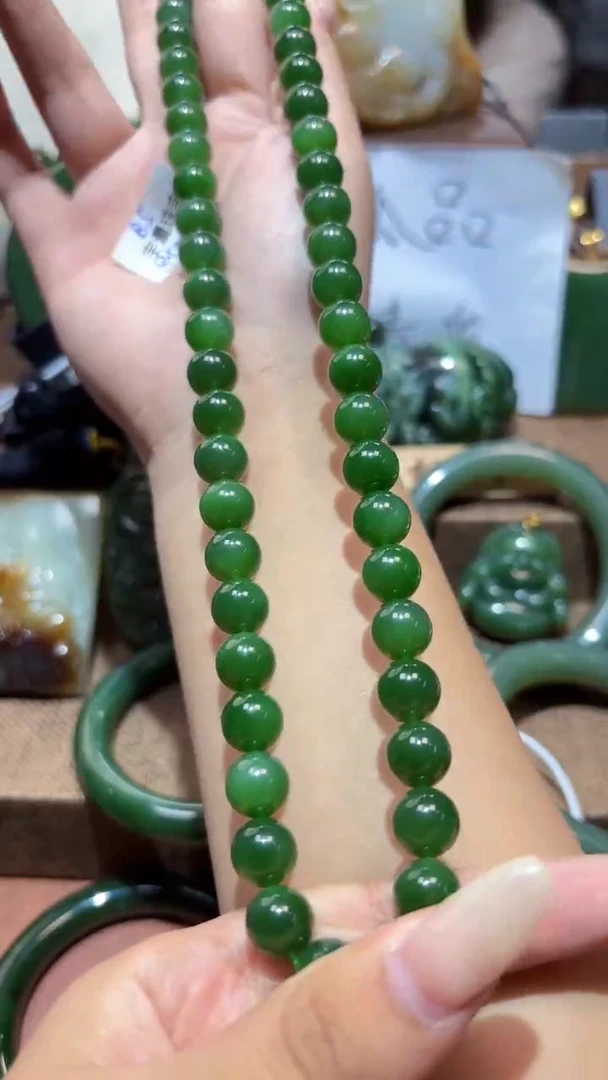 颈饰未镶嵌和田玉（碧玉）1