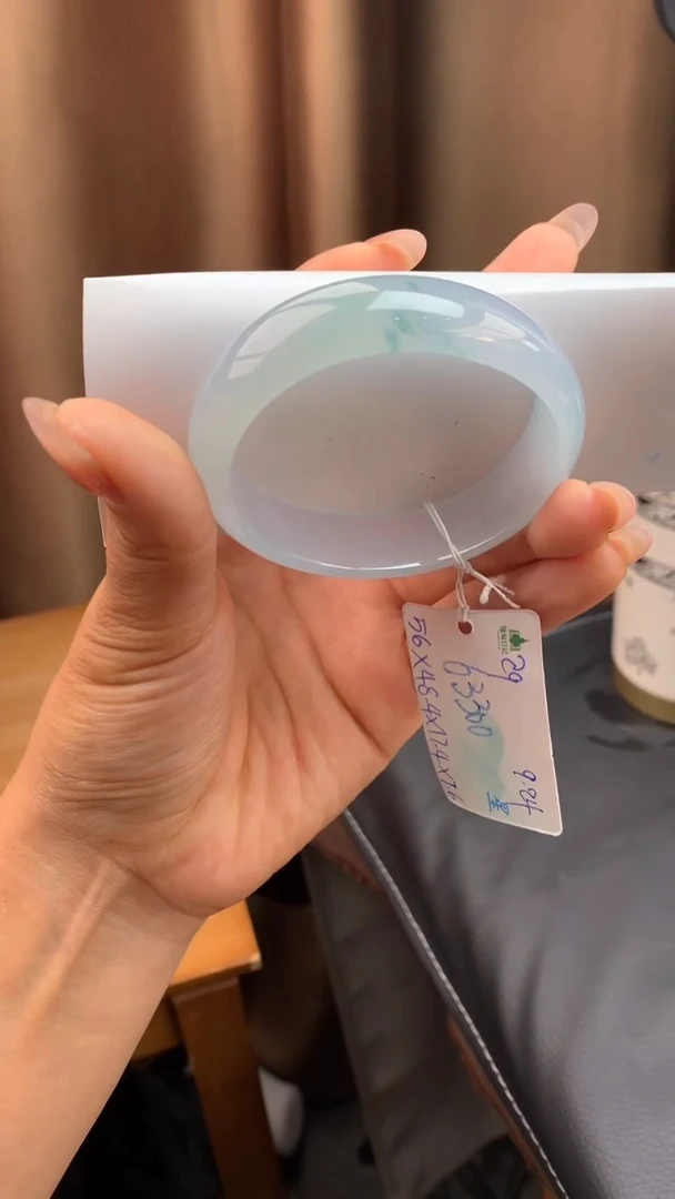 未镶嵌手镯翡翠又****️自带#送人#，联系客服核对地址~