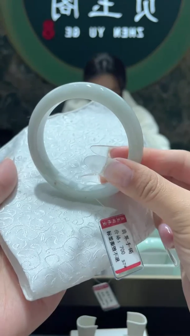 【闪购商品】翡翠手镯未镶嵌308******