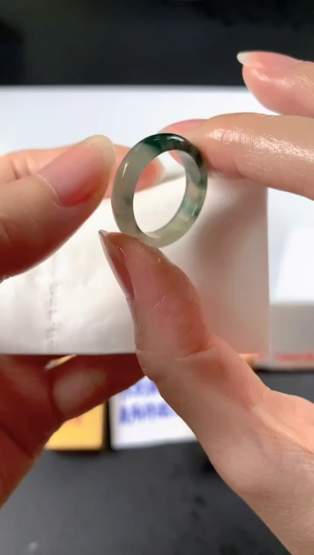 未镶嵌定制翡翠大***弟毛货抛光