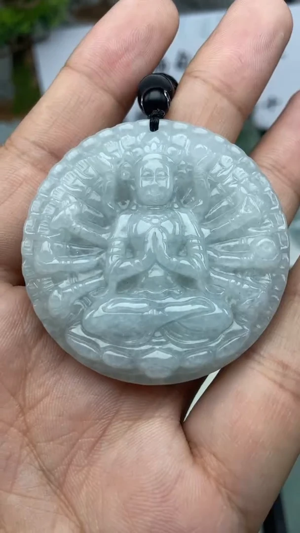 翡翠未镶嵌颈饰千手观音