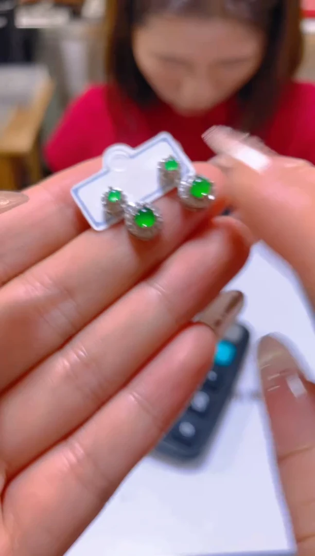 未镶嵌翡翠耳饰多样性发一