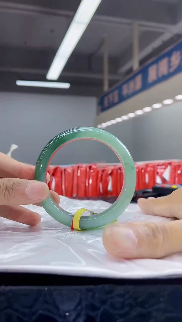 翡翠手镯未镶嵌手镯6