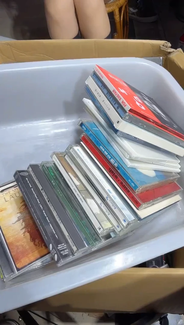8新春****你   212中古商品，瑕疵品，不保好坏。