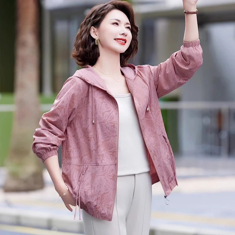 妈妈春装外套休闲连帽风衣2025新款中老年女春秋薄款上衣时尚大码