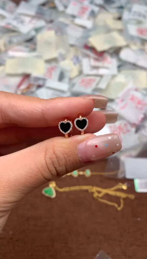 18K金镶嵌挂件翡翠一