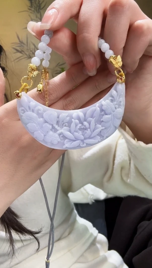 颈饰未镶嵌翡翠吊坠