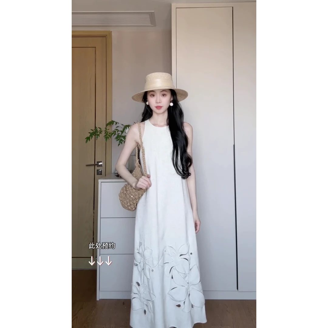 法式复古时尚极简风无袖连衣裙女度假风镂空剪花长裙潮