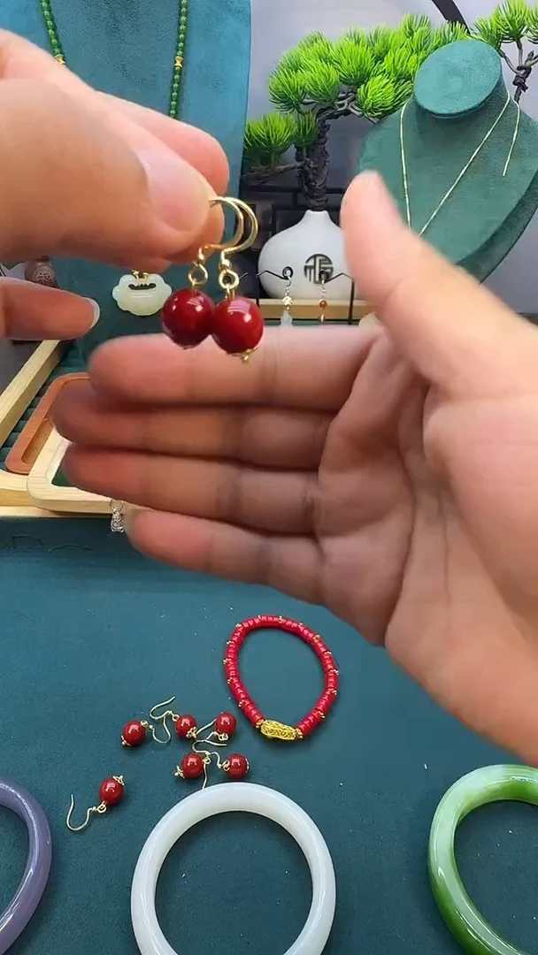 玛瑙/玉髓耳钉14K金镶嵌E161