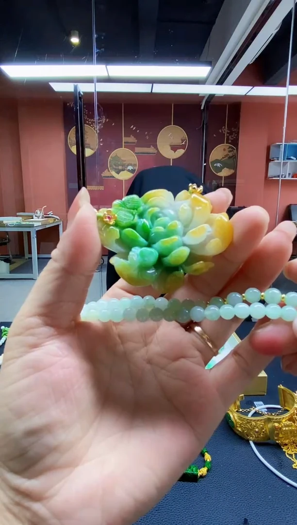 颈饰未镶嵌翡翠吊坠