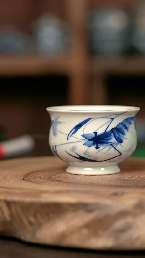 手绘手绘高温现代瓷  气  虾趣高炉杯90C