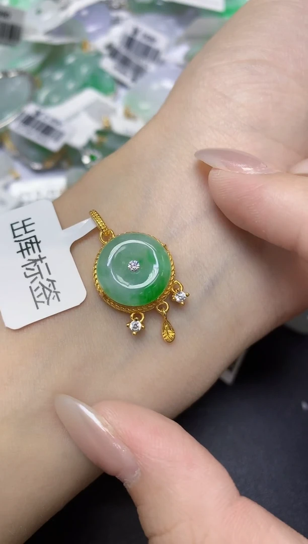 颈饰未镶嵌翡翠天然缅甸翡翠A货多样性发一件