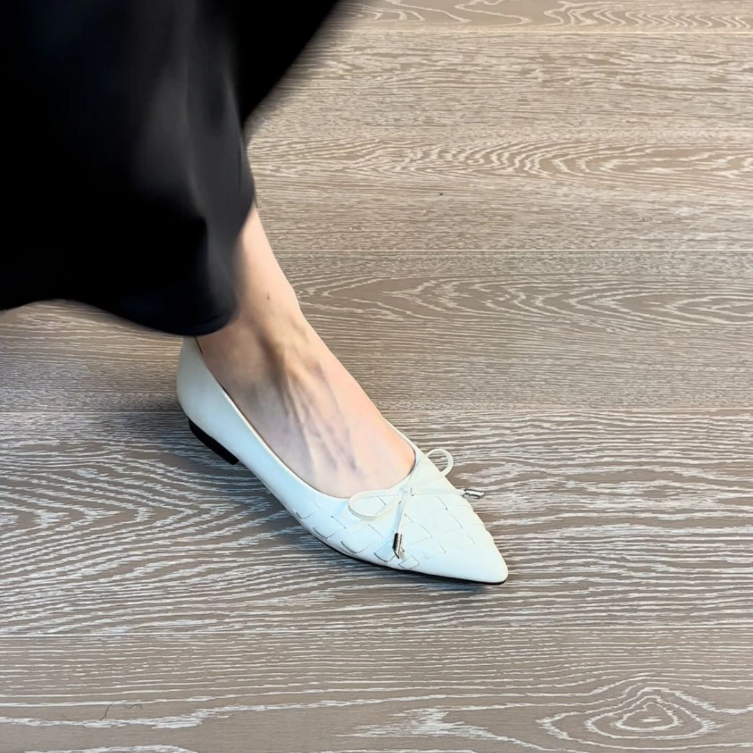 2CM牛皮复古风尖头蝴蝶结平底鞋女粗跟春秋百搭单鞋真皮百搭女鞋